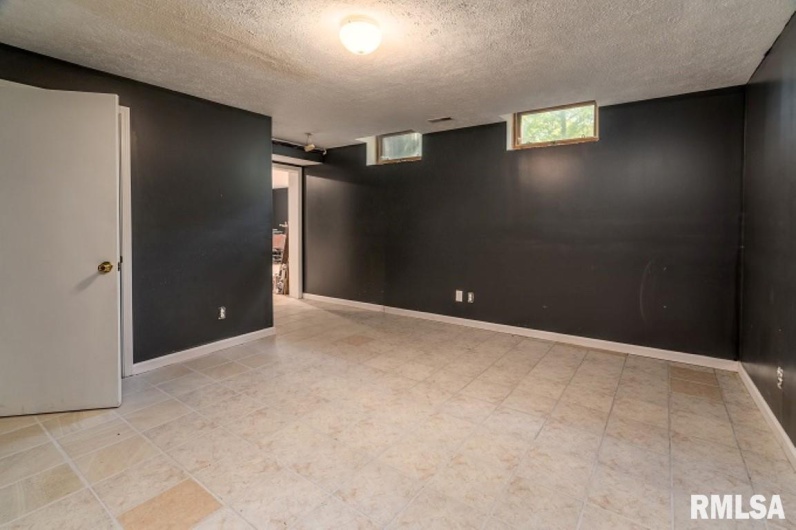 412 WAGON WHEEL Road, Carbondale, Illinois 62901, 6 Bedrooms Bedrooms, 0 ,4 BathroomsBathrooms,Residential,For Sale,WAGON WHEEL,0,RMAEB460625