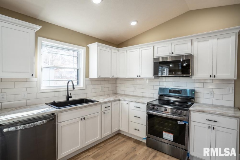 1801 ADAMS Street, Herrin, Illinois 62948, 3 Bedrooms Bedrooms, 0 ,2 BathroomsBathrooms,Residential,For Sale,ADAMS,0,RMAQC4269729