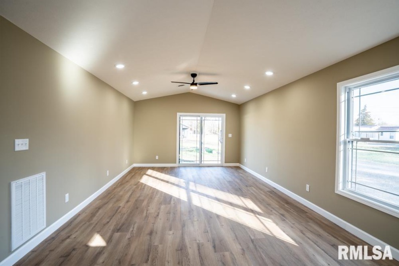 1801 ADAMS Street, Herrin, Illinois 62948, 3 Bedrooms Bedrooms, 0 ,2 BathroomsBathrooms,Residential,For Sale,ADAMS,0,RMAQC4269729