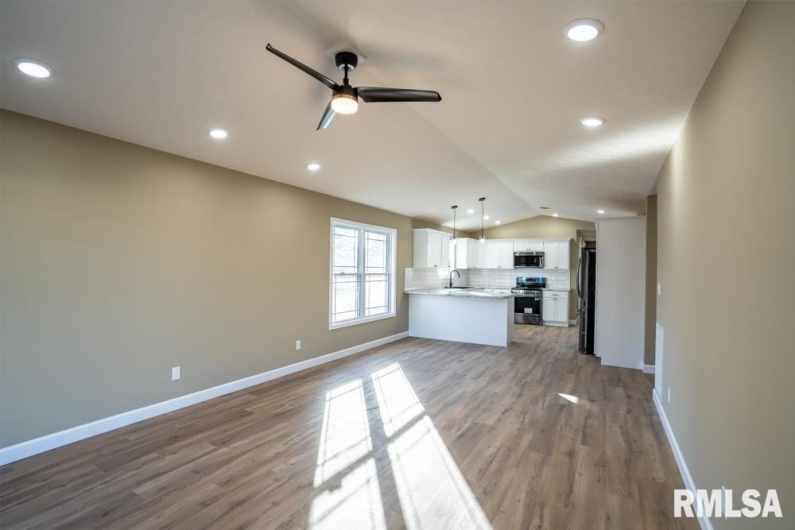 1801 ADAMS Street, Herrin, Illinois 62948, 3 Bedrooms Bedrooms, 0 ,2 BathroomsBathrooms,Residential,For Sale,ADAMS,0,RMAQC4269729