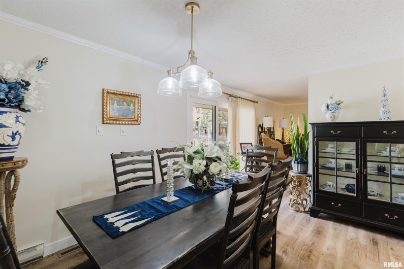 100 Prairie Road, Carterville, Illinois 62918, 3 Bedrooms Bedrooms, 0 ,2 BathroomsBathrooms,Residential,For Sale,Prairie,0,RMAEB460631