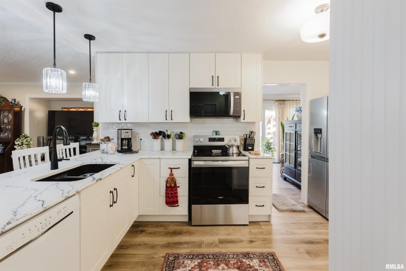 100 Prairie Road, Carterville, Illinois 62918, 3 Bedrooms Bedrooms, 0 ,2 BathroomsBathrooms,Residential,For Sale,Prairie,0,RMAEB460631