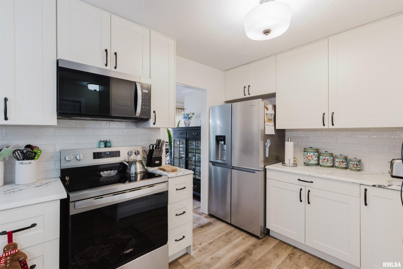 100 Prairie Road, Carterville, Illinois 62918, 3 Bedrooms Bedrooms, 0 ,2 BathroomsBathrooms,Residential,For Sale,Prairie,0,RMAEB460631