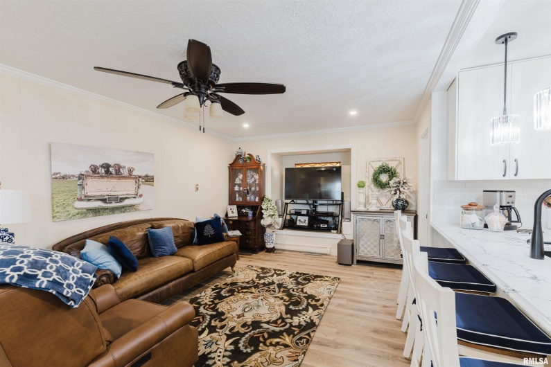 100 Prairie Road, Carterville, Illinois 62918, 3 Bedrooms Bedrooms, 0 ,2 BathroomsBathrooms,Residential,For Sale,Prairie,0,RMAEB460631