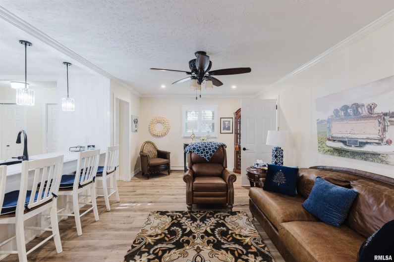 100 Prairie Road, Carterville, Illinois 62918, 3 Bedrooms Bedrooms, 0 ,2 BathroomsBathrooms,Residential,For Sale,Prairie,0,RMAEB460631