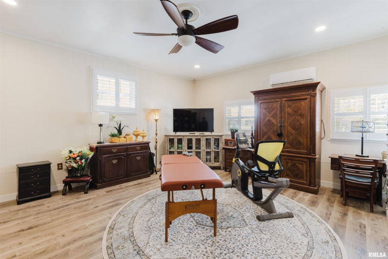 100 Prairie Road, Carterville, Illinois 62918, 3 Bedrooms Bedrooms, 0 ,2 BathroomsBathrooms,Residential,For Sale,Prairie,0,RMAEB460631