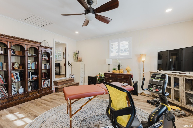 100 Prairie Road, Carterville, Illinois 62918, 3 Bedrooms Bedrooms, 0 ,2 BathroomsBathrooms,Residential,For Sale,Prairie,0,RMAEB460631