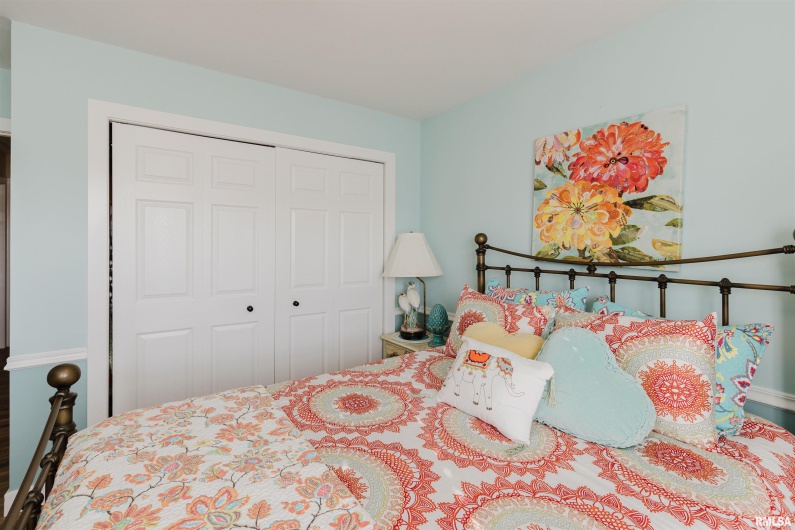 100 Prairie Road, Carterville, Illinois 62918, 3 Bedrooms Bedrooms, 0 ,2 BathroomsBathrooms,Residential,For Sale,Prairie,0,RMAEB460631