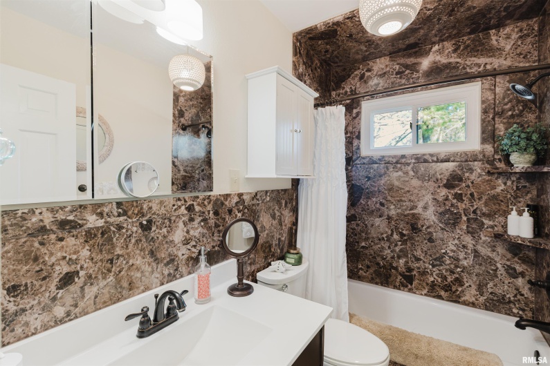 100 Prairie Road, Carterville, Illinois 62918, 3 Bedrooms Bedrooms, 0 ,2 BathroomsBathrooms,Residential,For Sale,Prairie,0,RMAEB460631