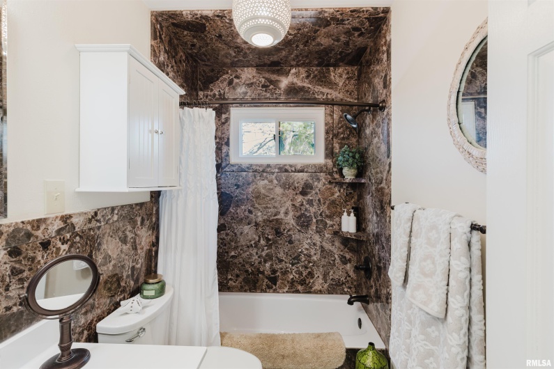 100 Prairie Road, Carterville, Illinois 62918, 3 Bedrooms Bedrooms, 0 ,2 BathroomsBathrooms,Residential,For Sale,Prairie,0,RMAEB460631