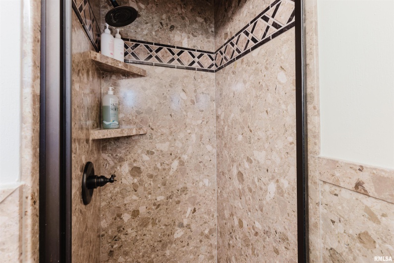 100 Prairie Road, Carterville, Illinois 62918, 3 Bedrooms Bedrooms, 0 ,2 BathroomsBathrooms,Residential,For Sale,Prairie,0,RMAEB460631