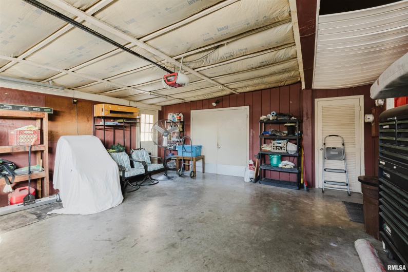 100 Prairie Road, Carterville, Illinois 62918, 3 Bedrooms Bedrooms, 0 ,2 BathroomsBathrooms,Residential,For Sale,Prairie,0,RMAEB460631