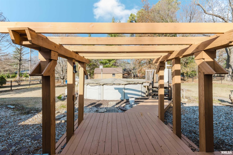 100 Prairie Road, Carterville, Illinois 62918, 3 Bedrooms Bedrooms, 0 ,2 BathroomsBathrooms,Residential,For Sale,Prairie,0,RMAEB460631