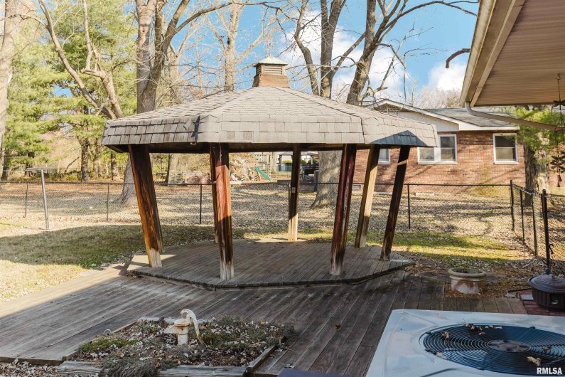 100 Prairie Road, Carterville, Illinois 62918, 3 Bedrooms Bedrooms, 0 ,2 BathroomsBathrooms,Residential,For Sale,Prairie,0,RMAEB460631