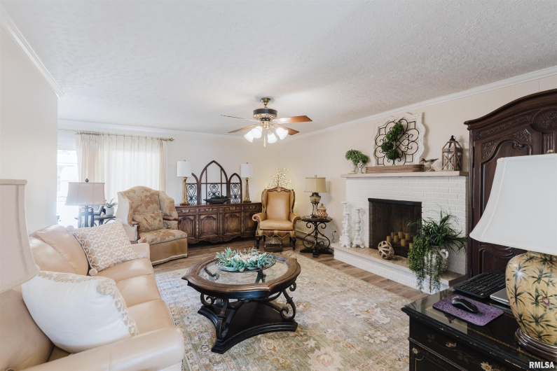 100 Prairie Road, Carterville, Illinois 62918, 3 Bedrooms Bedrooms, 0 ,2 BathroomsBathrooms,Residential,For Sale,Prairie,0,RMAEB460631