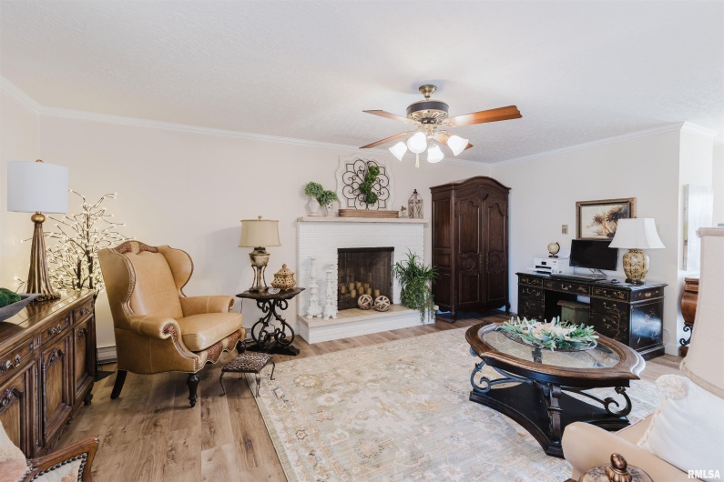 100 Prairie Road, Carterville, Illinois 62918, 3 Bedrooms Bedrooms, 0 ,2 BathroomsBathrooms,Residential,For Sale,Prairie,0,RMAEB460631