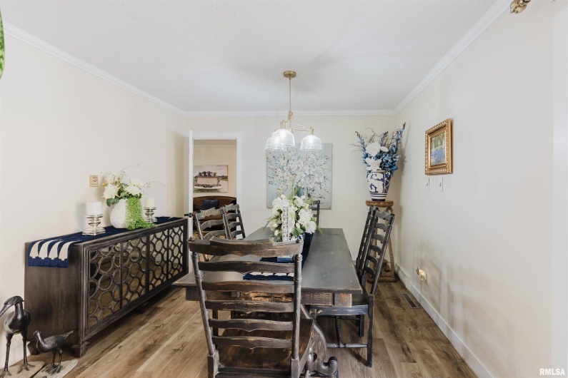 100 Prairie Road, Carterville, Illinois 62918, 3 Bedrooms Bedrooms, 0 ,2 BathroomsBathrooms,Residential,For Sale,Prairie,0,RMAEB460631