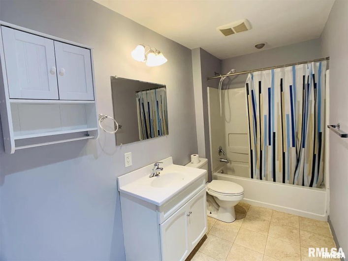 716 POPLAR Street, Harrisburg, Illinois 62946, 2 Bedrooms Bedrooms, 0 ,1 BathroomBathrooms,Residential,For Sale,POPLAR,0,RMAQC4269745