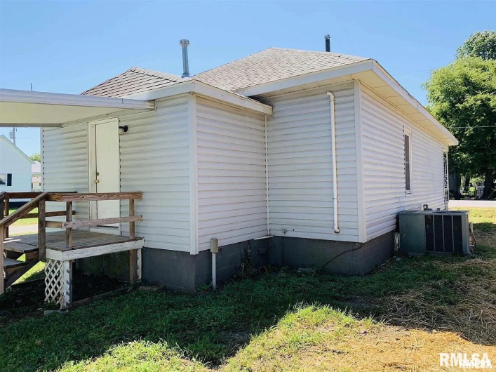 716 POPLAR Street, Harrisburg, Illinois 62946, 2 Bedrooms Bedrooms, 0 ,1 BathroomBathrooms,Residential,For Sale,POPLAR,0,RMAQC4269745