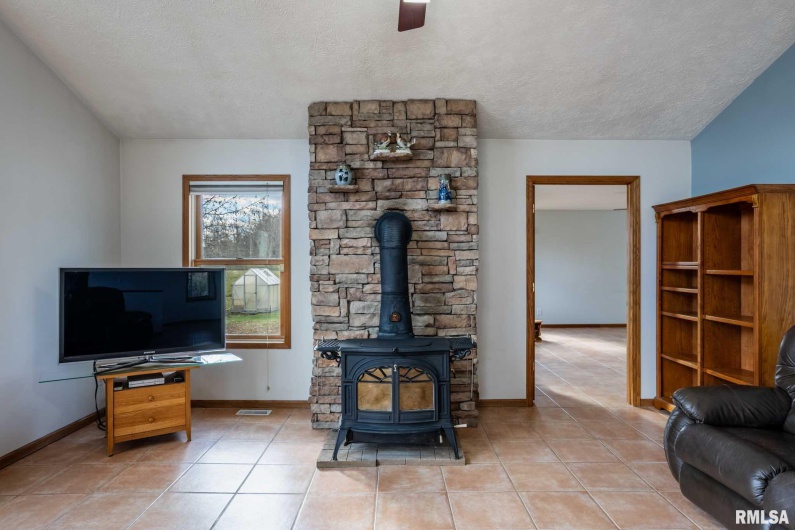 450 Clark School Road, DeSoto, Illinois 62924, 1 Bedroom Bedrooms, 0 ,2 BathroomsBathrooms,Residential,For Sale,Clark School,0,RMAQC4269747