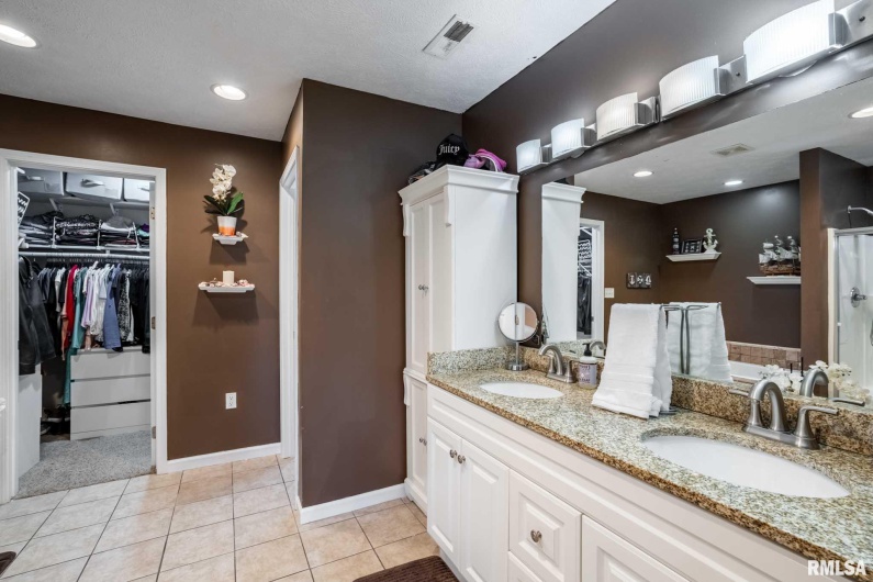 411 PRINCE Lane, Herrin, Illinois 62948, 4 Bedrooms Bedrooms, 0 ,2 BathroomsBathrooms,Residential,For Sale,PRINCE,0,RMAQC4269749