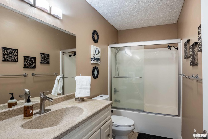 411 PRINCE Lane, Herrin, Illinois 62948, 4 Bedrooms Bedrooms, 0 ,2 BathroomsBathrooms,Residential,For Sale,PRINCE,0,RMAQC4269749