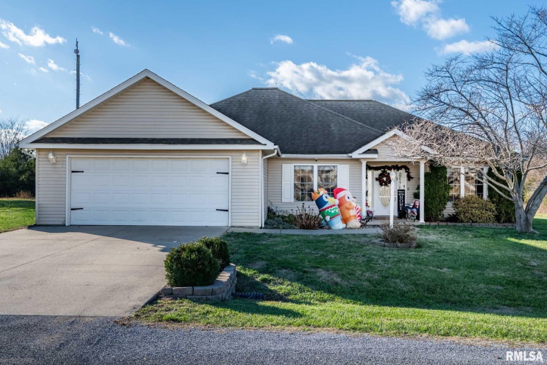 411 PRINCE Lane, Herrin, Illinois 62948, 4 Bedrooms Bedrooms, 0 ,2 BathroomsBathrooms,Residential,For Sale,PRINCE,0,RMAQC4269749