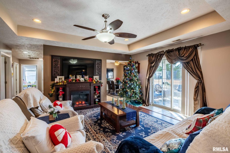 411 PRINCE Lane, Herrin, Illinois 62948, 4 Bedrooms Bedrooms, 0 ,2 BathroomsBathrooms,Residential,For Sale,PRINCE,0,RMAQC4269749