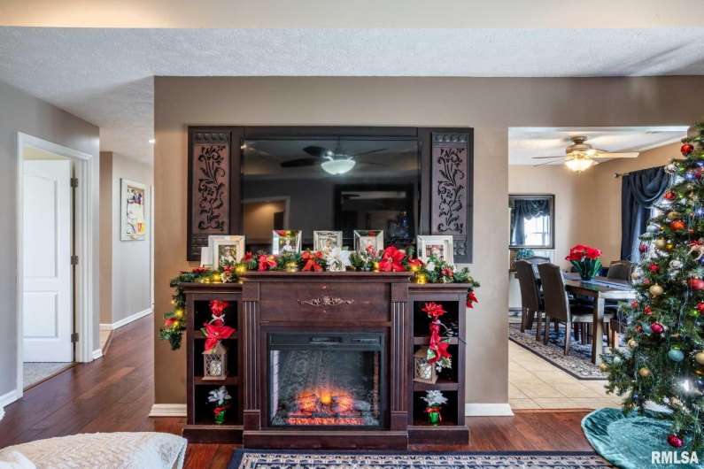 411 PRINCE Lane, Herrin, Illinois 62948, 4 Bedrooms Bedrooms, 0 ,2 BathroomsBathrooms,Residential,For Sale,PRINCE,0,RMAQC4269749