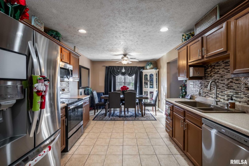 411 PRINCE Lane, Herrin, Illinois 62948, 4 Bedrooms Bedrooms, 0 ,2 BathroomsBathrooms,Residential,For Sale,PRINCE,0,RMAQC4269749