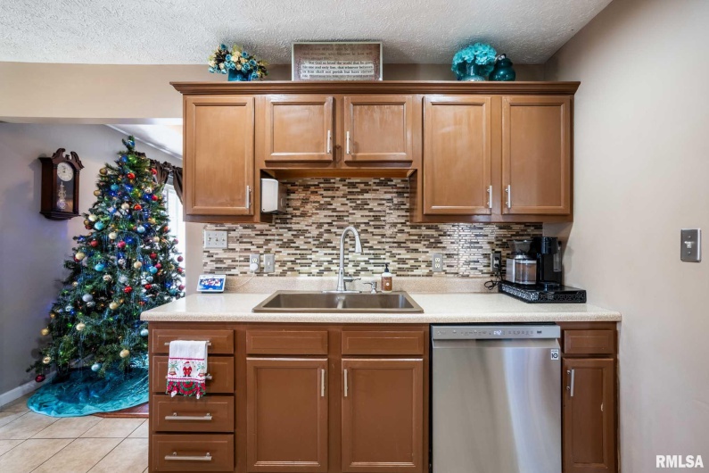 411 PRINCE Lane, Herrin, Illinois 62948, 4 Bedrooms Bedrooms, 0 ,2 BathroomsBathrooms,Residential,For Sale,PRINCE,0,RMAQC4269749