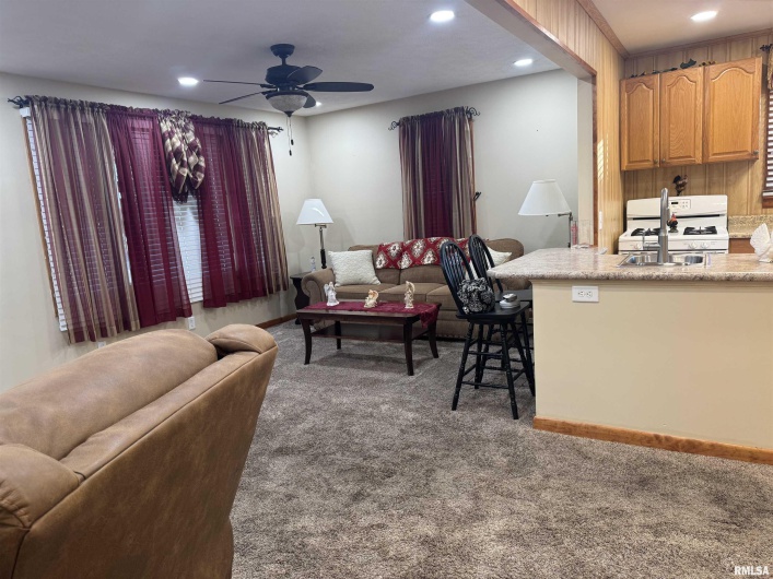 216 HUBBARD Avenue, Goreville, Illinois 62939, 2 Bedrooms Bedrooms, 0 ,1 BathroomBathrooms,Residential,For Sale,HUBBARD,0,RMAQC4269750