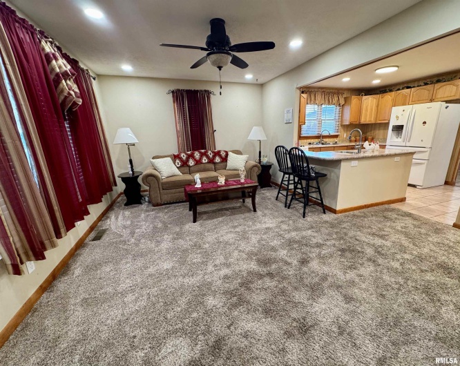 216 HUBBARD Avenue, Goreville, Illinois 62939, 2 Bedrooms Bedrooms, 0 ,1 BathroomBathrooms,Residential,For Sale,HUBBARD,0,RMAQC4269750