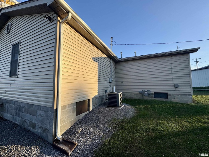 216 HUBBARD Avenue, Goreville, Illinois 62939, 2 Bedrooms Bedrooms, 0 ,1 BathroomBathrooms,Residential,For Sale,HUBBARD,0,RMAQC4269750