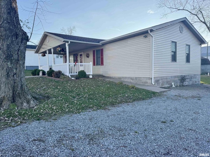 216 HUBBARD Avenue, Goreville, Illinois 62939, 2 Bedrooms Bedrooms, 0 ,1 BathroomBathrooms,Residential,For Sale,HUBBARD,0,RMAQC4269750
