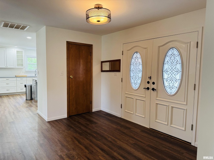 111 Stork Street, Anna, Illinois 62906-0000, 3 Bedrooms Bedrooms, 0 ,2 BathroomsBathrooms,Residential,For Sale,Stork,0,RMAEB457785