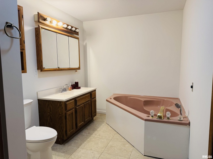 111 Stork Street, Anna, Illinois 62906-0000, 3 Bedrooms Bedrooms, 0 ,2 BathroomsBathrooms,Residential,For Sale,Stork,0,RMAEB457785