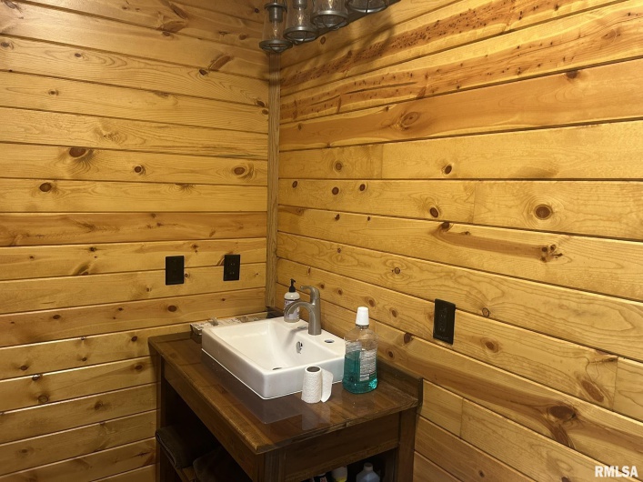 40 Presley Loop, Golconda, Illinois 62938, 3 Bedrooms Bedrooms, 0 ,2 BathroomsBathrooms,Residential,For Sale,Presley,0,RMAEB460638