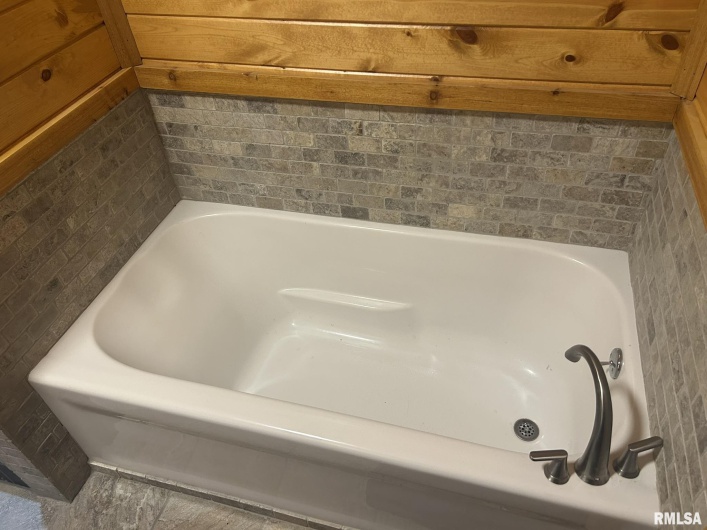 40 Presley Loop, Golconda, Illinois 62938, 3 Bedrooms Bedrooms, 0 ,2 BathroomsBathrooms,Residential,For Sale,Presley,0,RMAEB460638