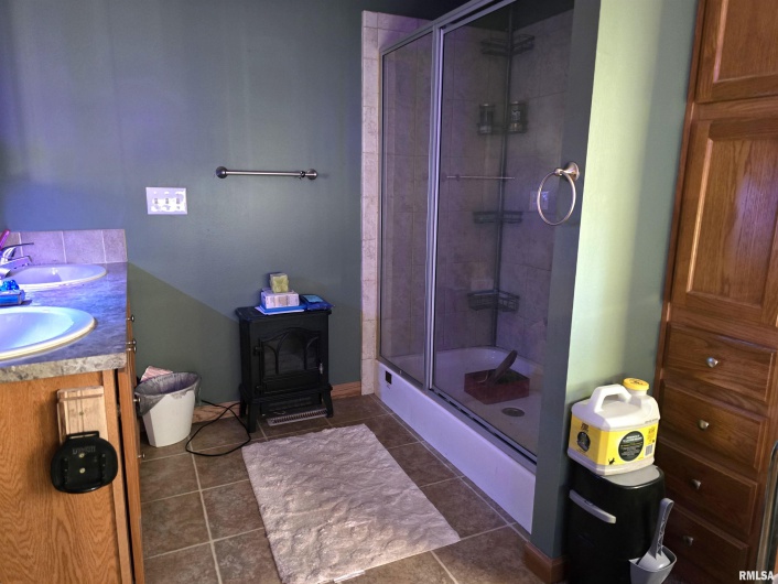 13960 Meridian Road, Carterville, Illinois 62918, 4 Bedrooms Bedrooms, 0 ,3 BathroomsBathrooms,Residential,For Sale,Meridian,0,RMAEB460643