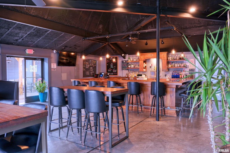 101 MONROE Street, Carbondale, Illinois 62901, 0 , 0 ,0,Commercial Sale,For Sale,MONROE,0,RMAEB460589