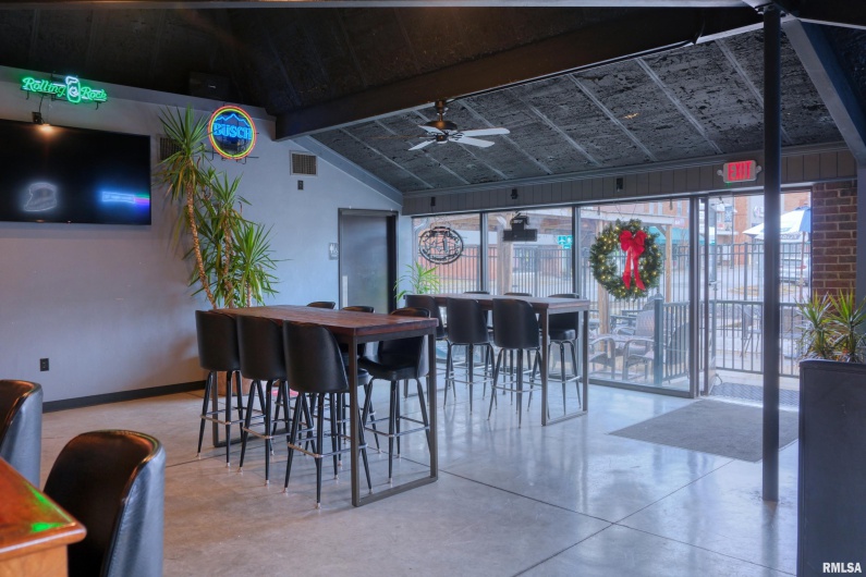 101 MONROE Street, Carbondale, Illinois 62901, 0 , 0 ,0,Commercial Sale,For Sale,MONROE,0,RMAEB460589