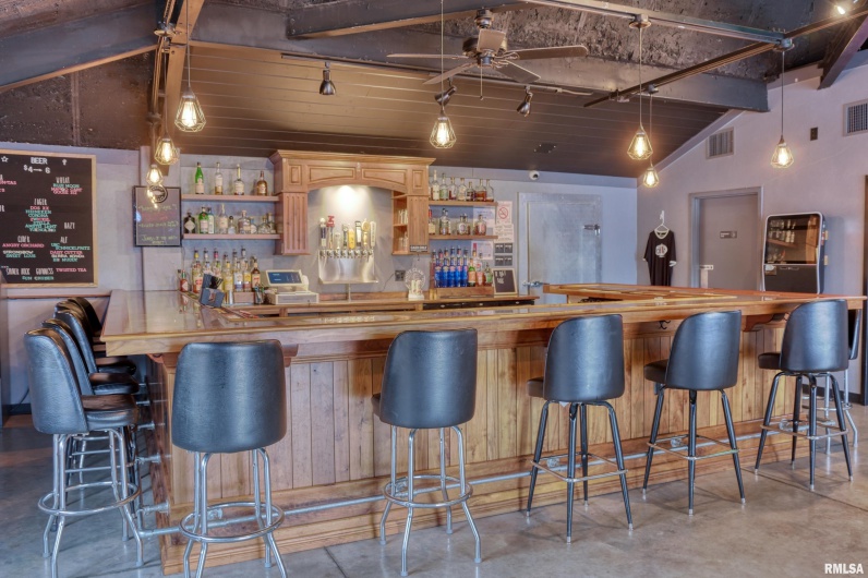 101 MONROE Street, Carbondale, Illinois 62901, 0 , 0 ,0,Commercial Sale,For Sale,MONROE,0,RMAEB460589