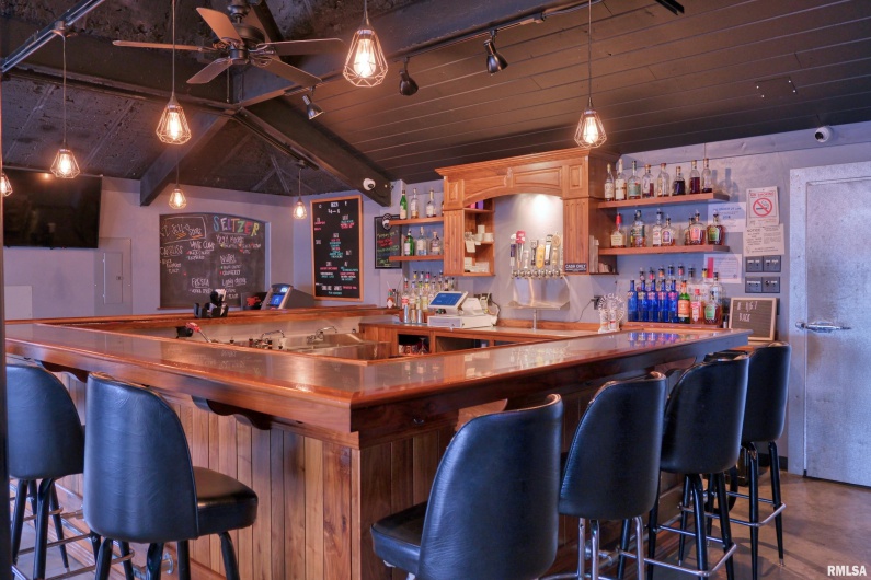 101 MONROE Street, Carbondale, Illinois 62901, 0 , 0 ,0,Commercial Sale,For Sale,MONROE,0,RMAEB460589