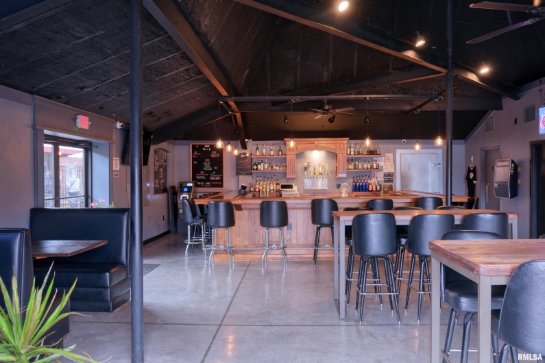 101 MONROE Street, Carbondale, Illinois 62901, 0 , 0 ,0,Commercial Sale,For Sale,MONROE,0,RMAEB460589