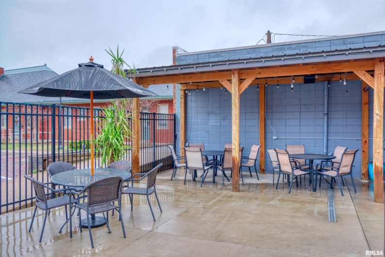 101 MONROE Street, Carbondale, Illinois 62901, 0 , 0 ,0,Commercial Sale,For Sale,MONROE,0,RMAEB460589