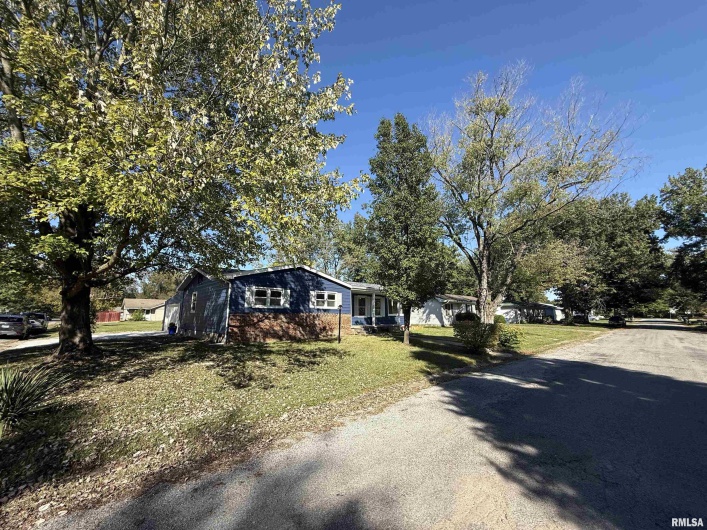 1350 Sebring Way, Carbondale, Illinois 62901, 3 Bedrooms Bedrooms, 0 ,2 BathroomsBathrooms,Residential,For Sale,Sebring,0,RMAEB460077