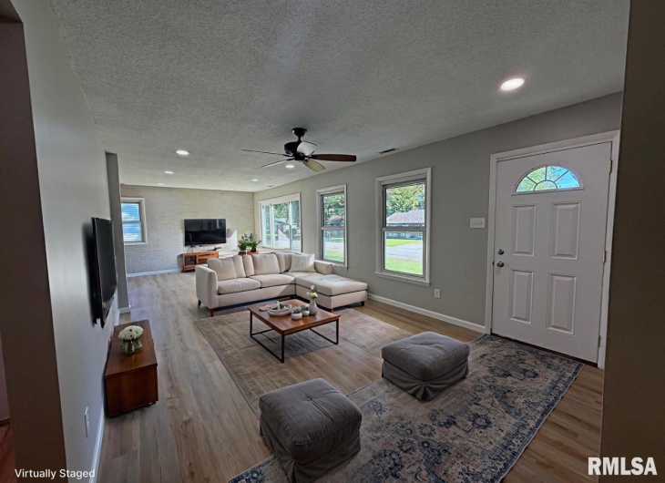 1350 Sebring Way, Carbondale, Illinois 62901, 3 Bedrooms Bedrooms, 0 ,2 BathroomsBathrooms,Residential,For Sale,Sebring,0,RMAEB460077