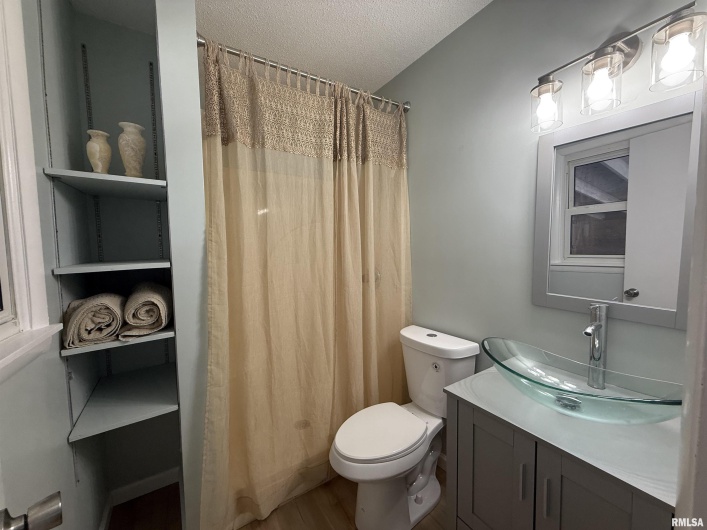 1350 Sebring Way, Carbondale, Illinois 62901, 3 Bedrooms Bedrooms, 0 ,2 BathroomsBathrooms,Residential,For Sale,Sebring,0,RMAEB460077