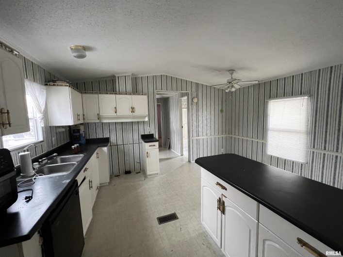 112 Old Marion Road, Goreville, Illinois 62939, 2 Bedrooms Bedrooms, 0 ,2 BathroomsBathrooms,Residential,For Sale,Old Marion,0,RMAEB460648